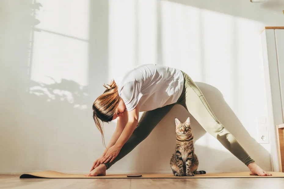 Hábitos de Yoga Simples para Empezar el Día con Energía y Bienestar